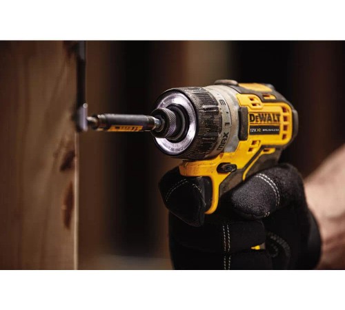 Шуруповерт акумуляторний безщітковий DeWALT DCF601D2