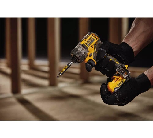 Шуруповерт акумуляторний безщітковий DeWALT DCF601D2