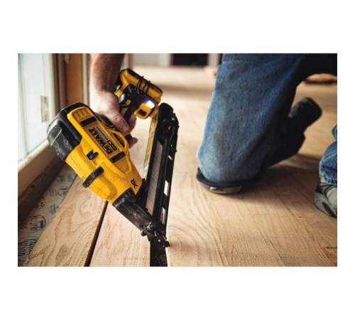 Акумуляторний цвяхів DeWALT DCN650P2