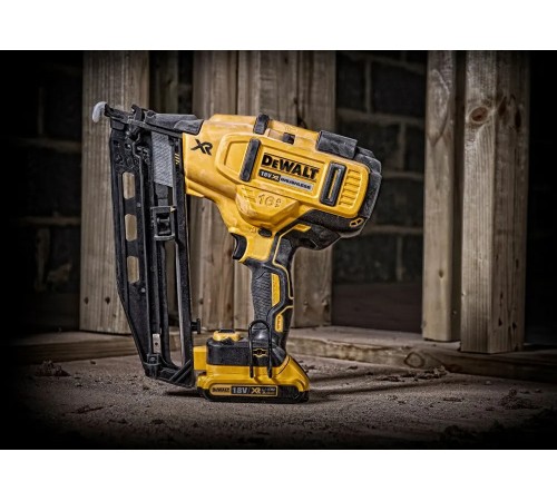 Пістолет цвяхів акумуляторний безщітковий DeWALT DCN662NT