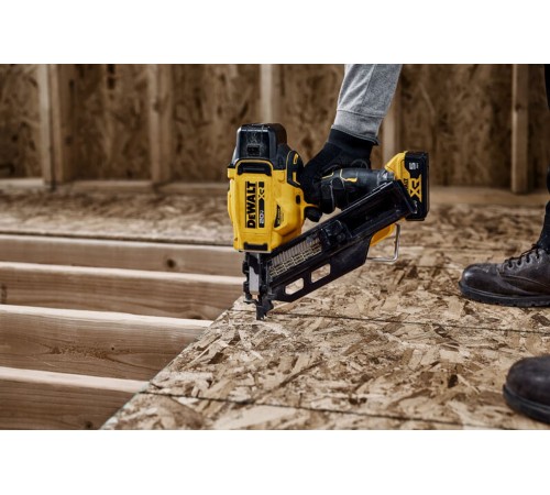 Акумуляторний нейлер, цвяхозабивний пістолет DeWalt DCN930N