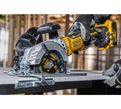 Пила дискова акумуляторна компактна безщіткова DeWALT DCS571NT