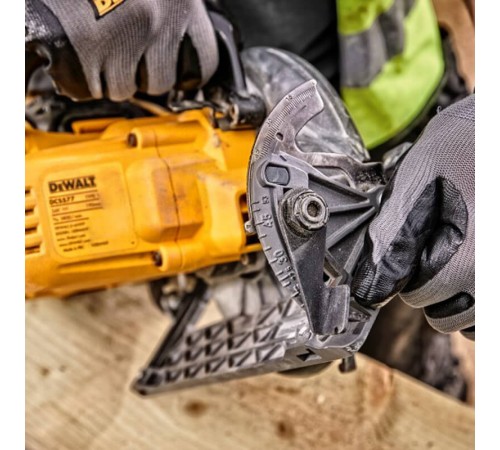 Акумуляторна пилка дискова циркулярна безщіткова XR FLEXVOLT DeWALT DCS577N