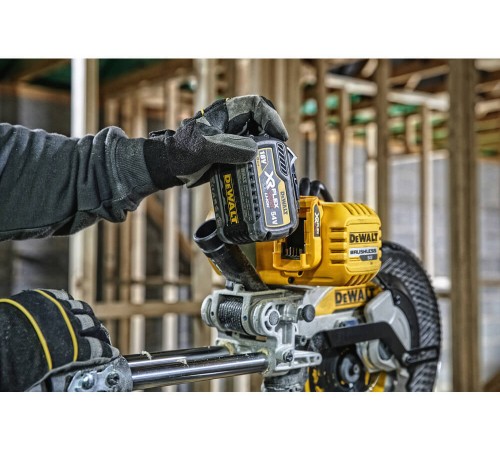 Пила торцювальна акумуляторна безщіткова DeWALT DCS727N