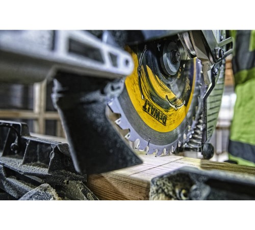 Пила торцювальна акумуляторна безщіткова DeWALT DCS727N