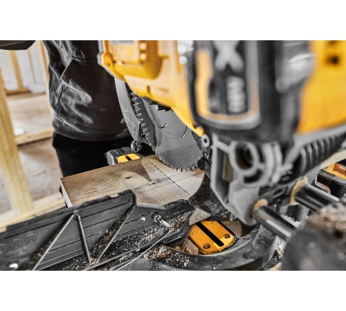 Пила торцювальна акумуляторна безщіткова DeWALT DCS781N