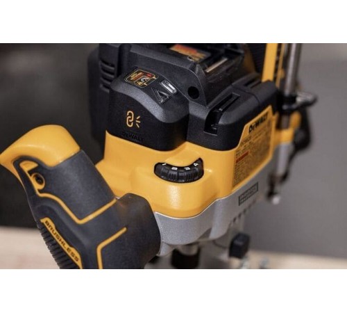 Занурювальний акумуляторний фрезер DeWALT DCW620NT