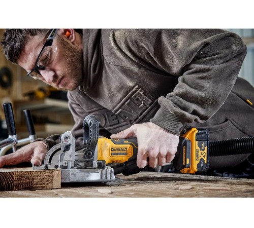 Фрезер акумуляторний безщітковий DeWALT DCW682N